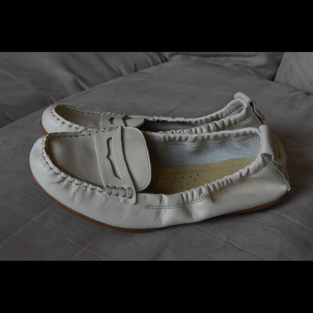 Women’s size 8.5 Hush Puppies shoes